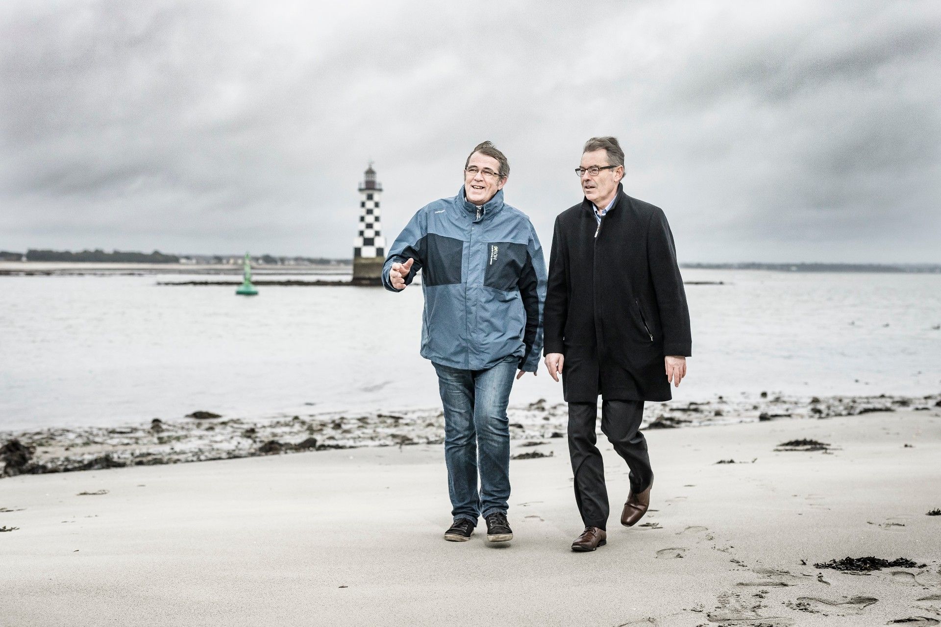 Guy Le Berre (Coordinateur de projets de l’association Maillage )& Thierry Le Reun (Responsable de l’agence de Loctudy-Lesconil dans le Finistère)